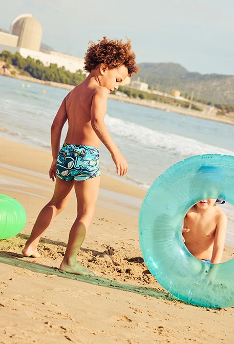 Bañador niño estampado tiburones UPF50+