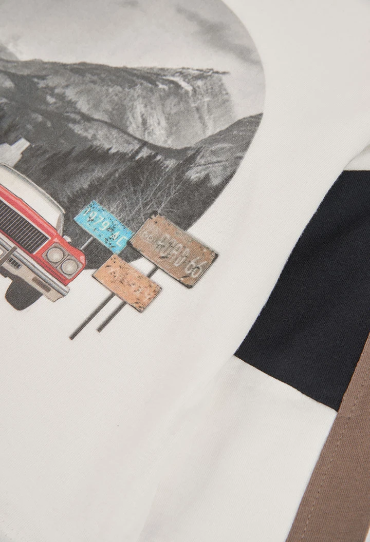 T-shirt maille garçon blanc cassé imprimé voiture aventure