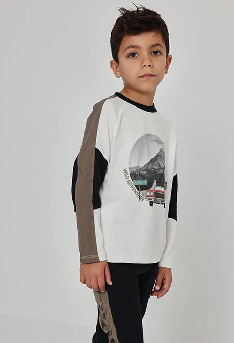 T-shirt maille garçon blanc cassé imprimé voiture aventure