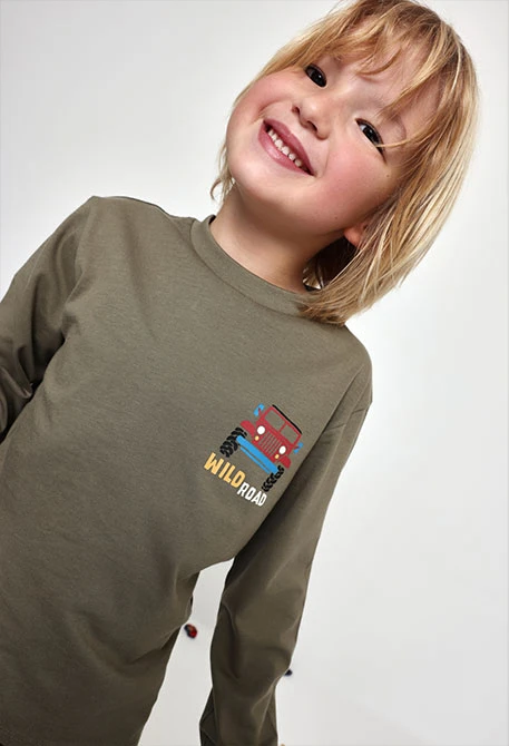 Camiseta punto niño verde estampado 4x4