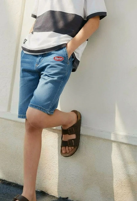 Bermuda in denim elasticizzato blu