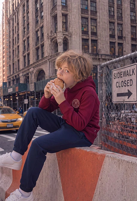 Ensemble maille garçon grenat à capuche New York