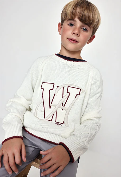 Weißer Kinder-Pullover mit Buchstabenstickerei