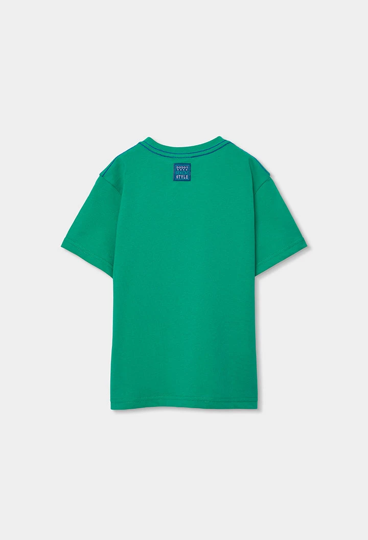 Kinderset Baumwoll-T-Shirt und blaue Hose.