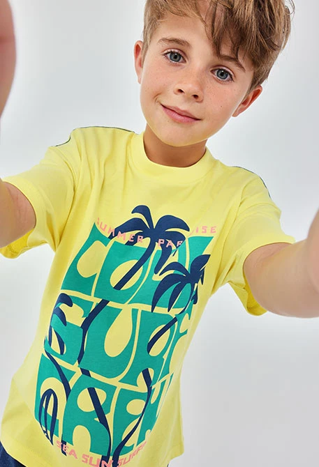 T-shirt garçon jaune motif palmiers