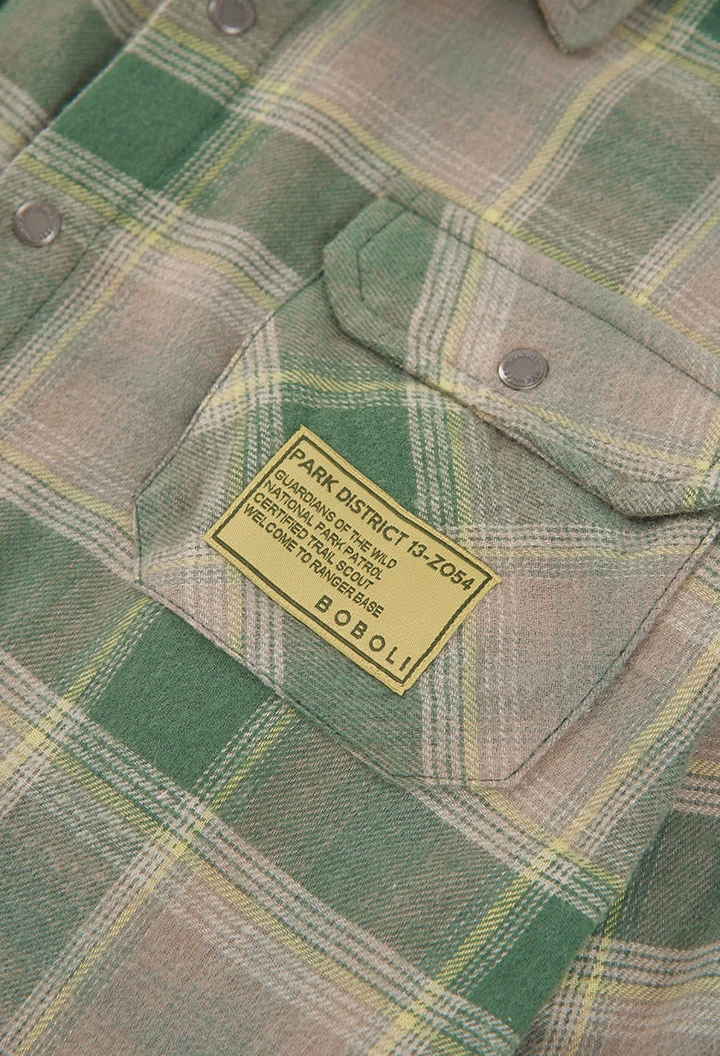 Camisa de quadres verds de nen amb pegat