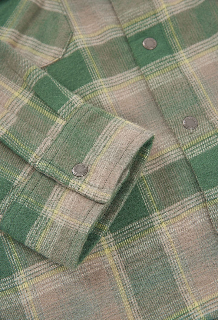 Camisa de quadres verds de nen amb pegat