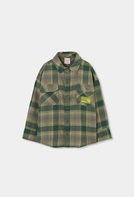 Camisa de quadres verds de nen amb pegat