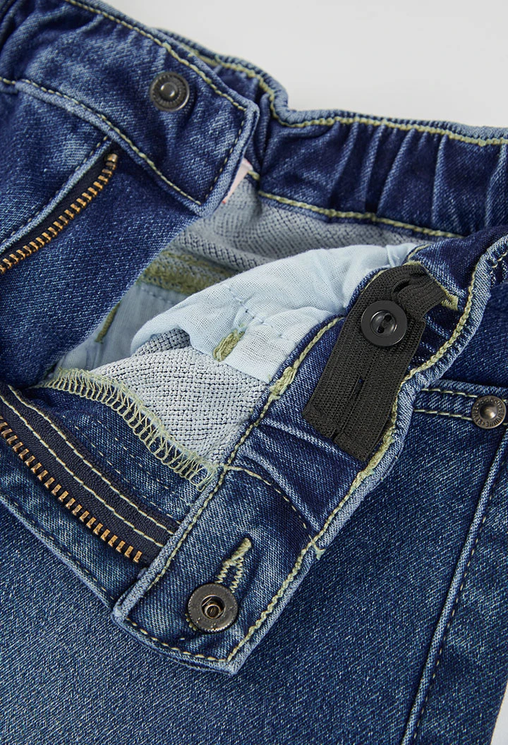 Calças denim menino azul com bolso lateral