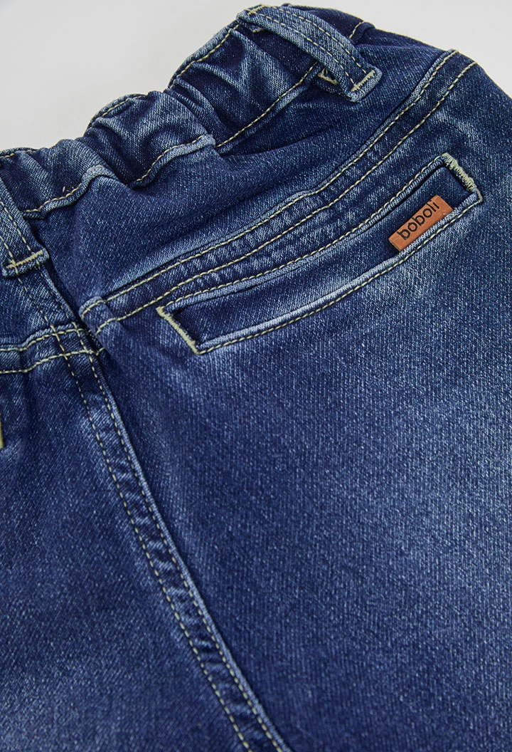 Calças denim menino azul com bolso lateral