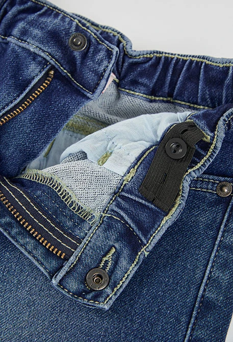 Pantalón denim niño azul con bolsillo lateral