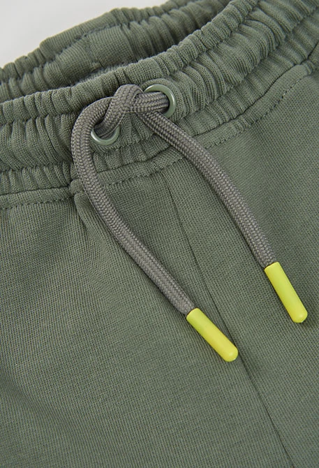 Graue Jungen-Plüschhose mit Reißverschlusstasche