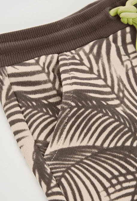 Kurze Hosen mit Aufdruck