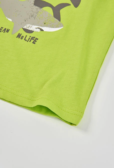 Ärmelloses Kinder-T-Shirt aus grüner Baumwolle.