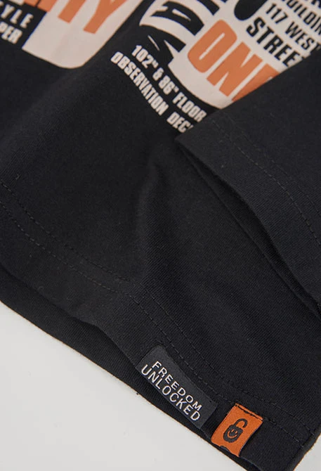 Camiseta punto niño negra con capucha estampada NY
