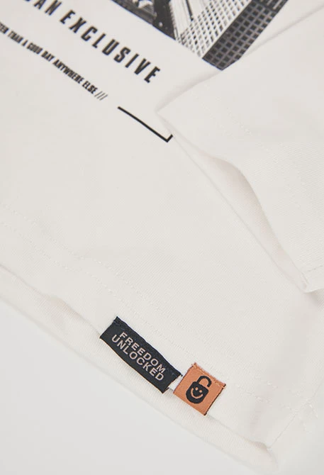 Camiseta punto niño blanca estampado ciudad NYC