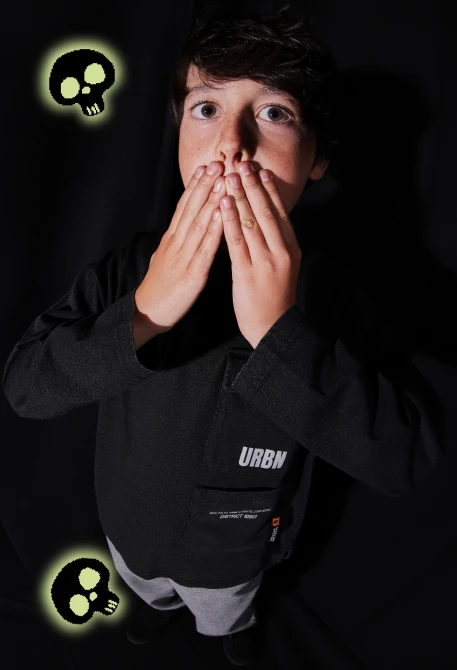 Camiseta punto niño negra con texto URBN
