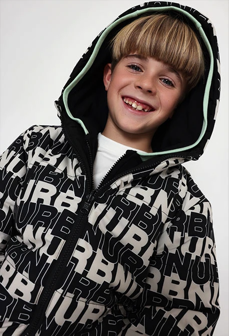 Parka tejido técnico reversible niño estampado letras negro