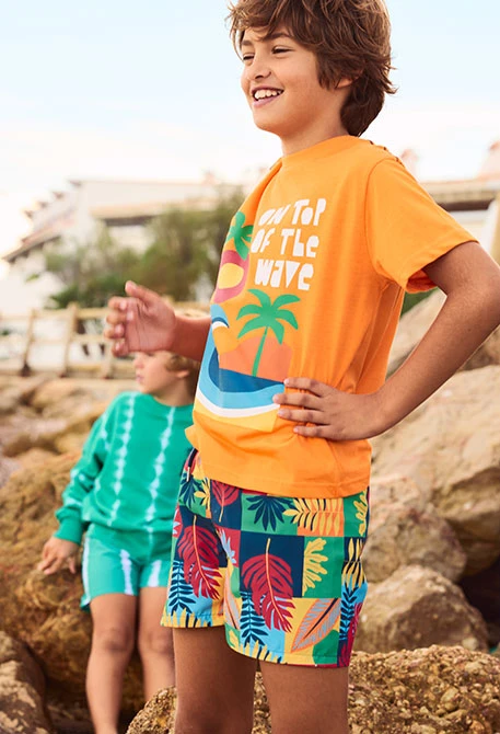 Baumwoll-T-Shirt für Jungen mit orangem Aufdruck
