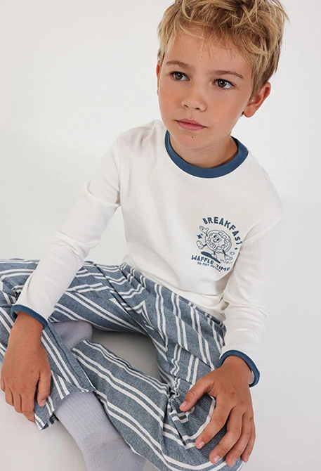 Pijama punto blanco y azul estampado