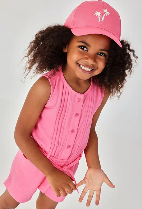 Bonnet en coton rose avec motifs de palmiers