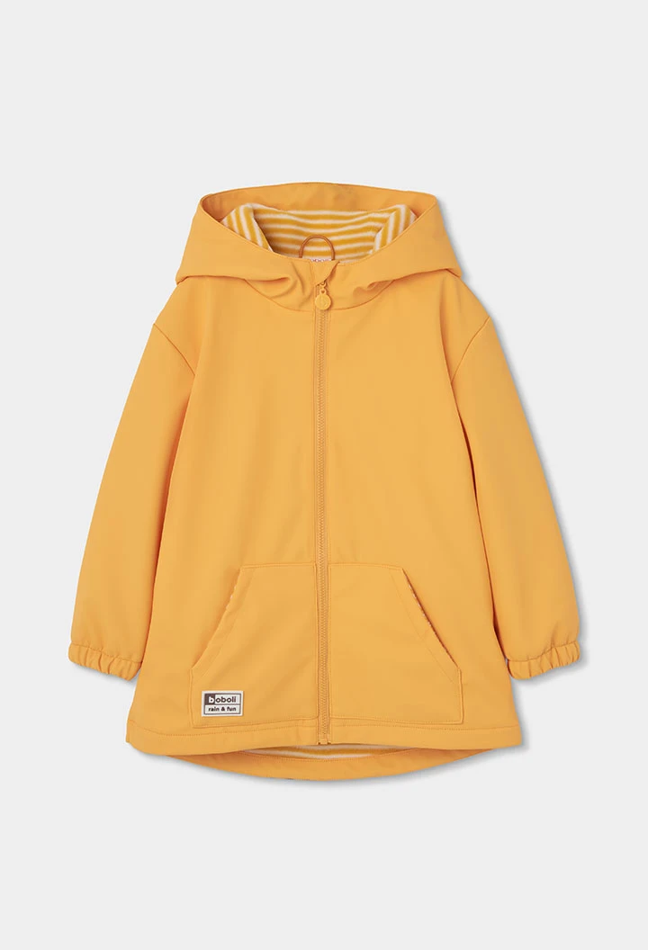 Impermeável com capuz amarelo