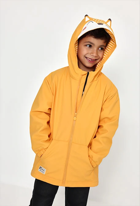 Impermeable con capucha amarillo