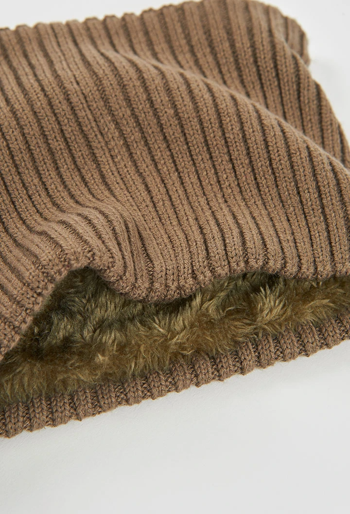 Green collar with number 84 patch