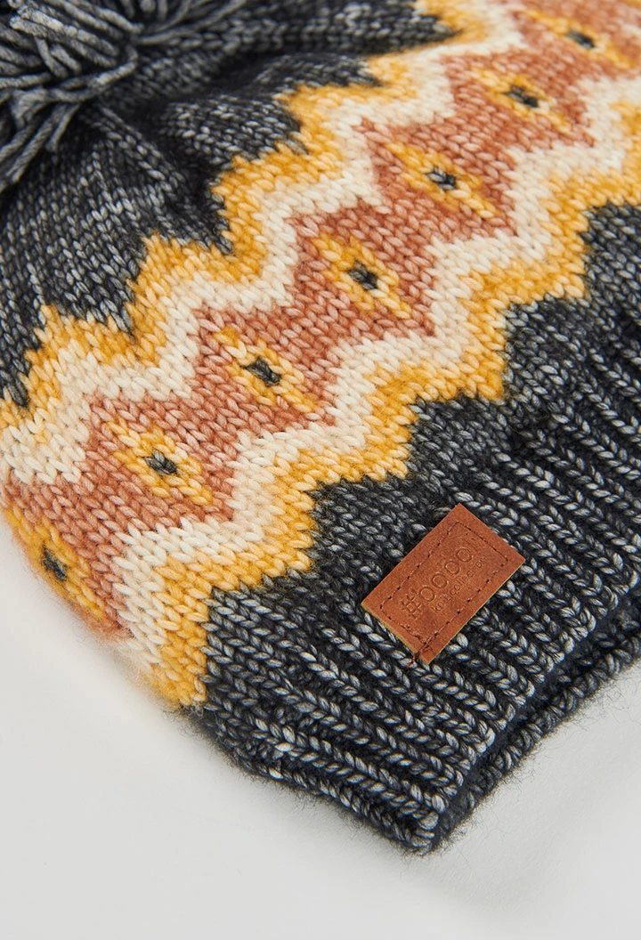 Gorro cinzento vigoré com borduras e pompom