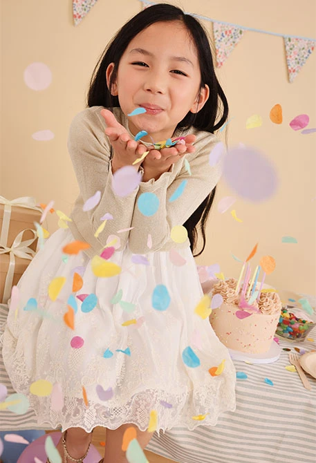 Robe en tulle de bébé fille brodée en blanc