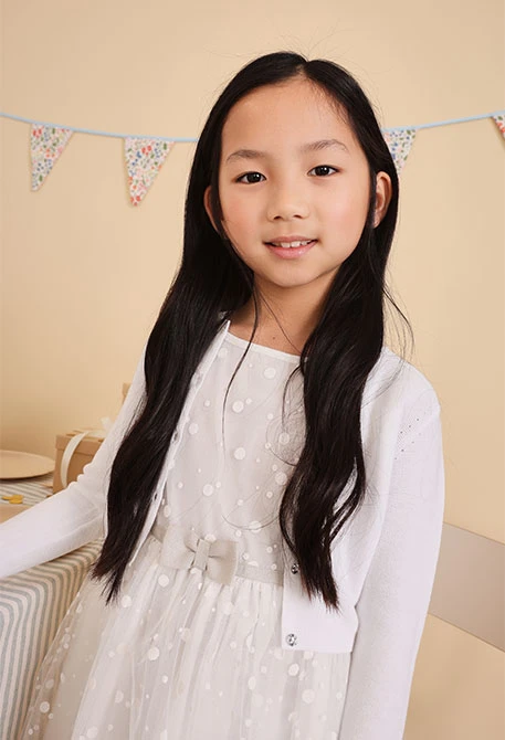 Chaqueta de tricotosa para bebé niña en color blanco
