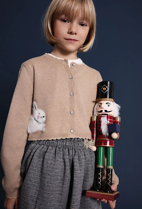 Veste fille en tricot beige lapin