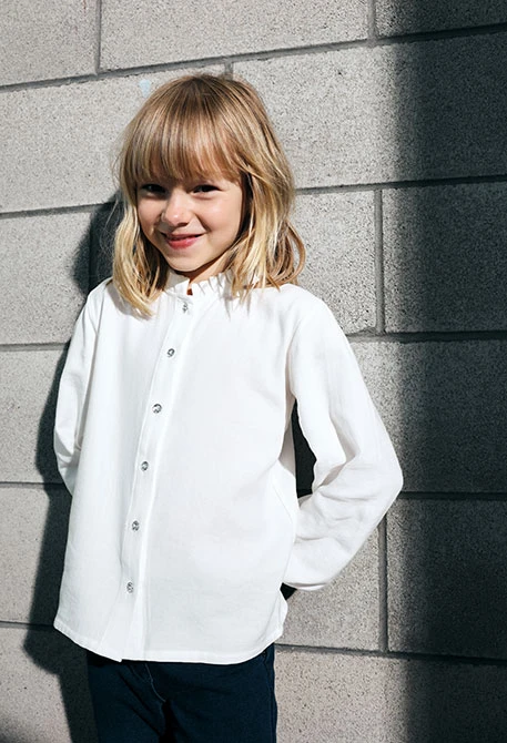 Blusa de menina em popelina branca
