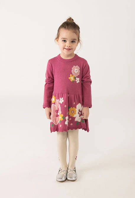 Robe couleur fraise à fleurs