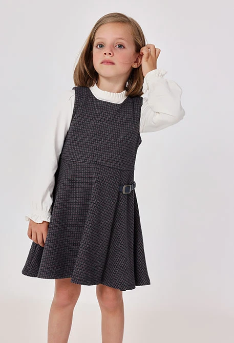 Girl´s grey checked knitted pinafore