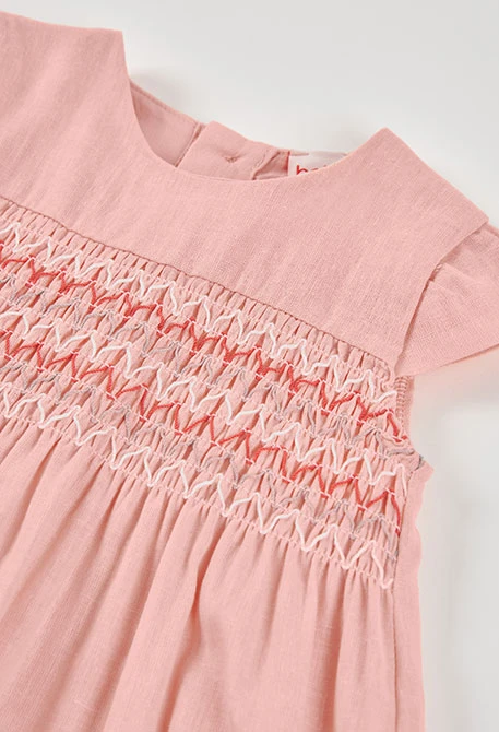 Lachsfarbenes Baby-Leinenkleid