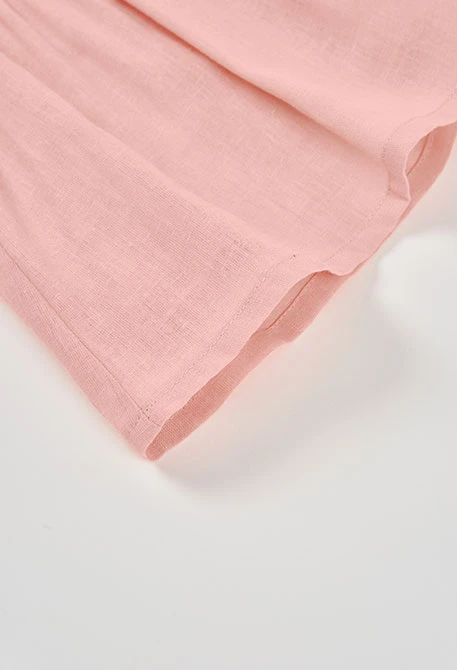 Lachsfarbenes Baby-Leinenkleid