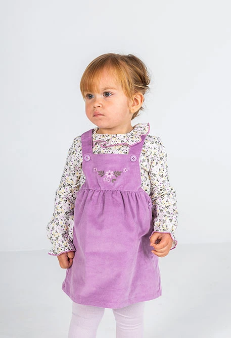 Babyset in Lila mit Blumenstickerei
