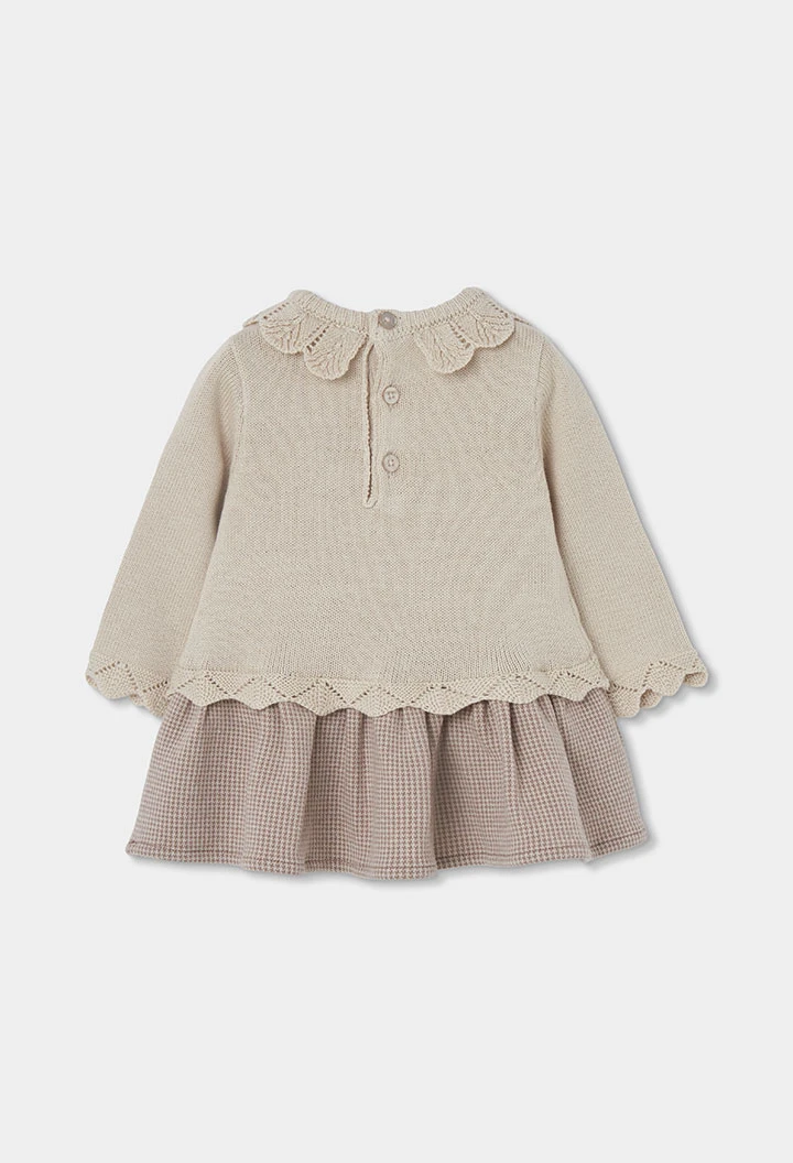 Vestido de bebé bege com bordado de cachorrinho