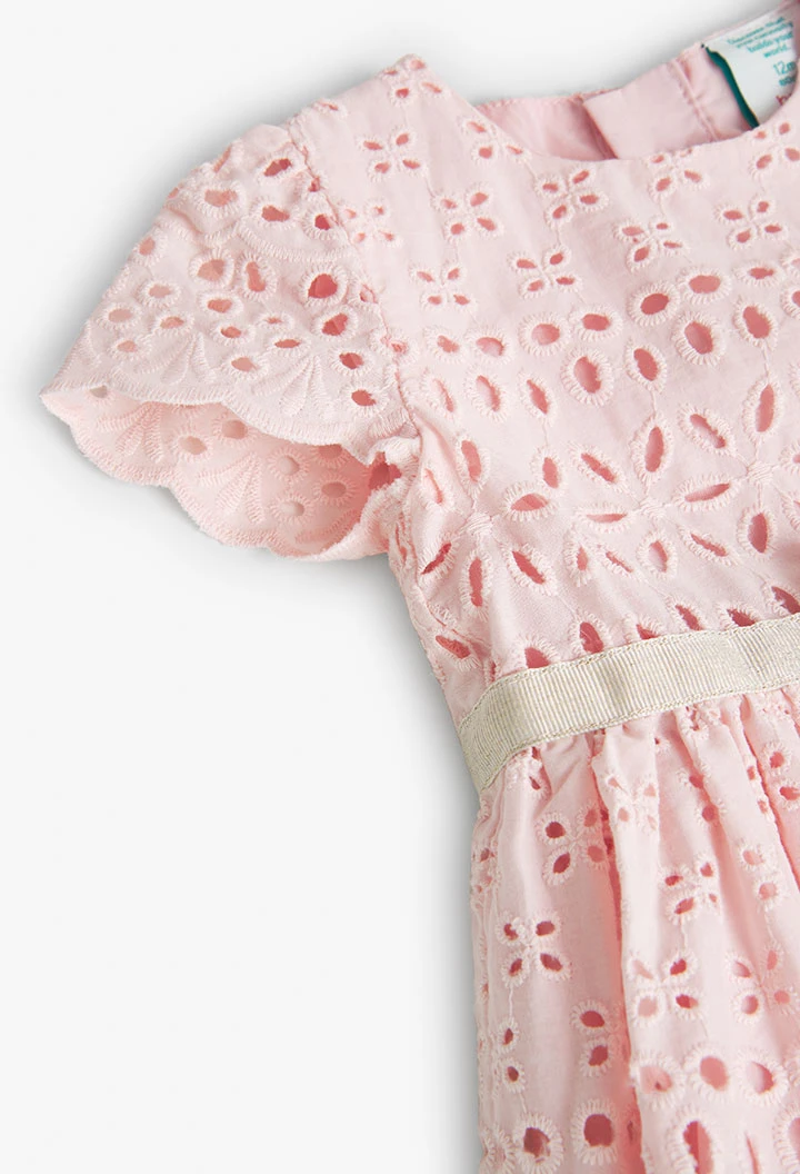 Vestido de bastista bordada de bebé menina em rosa