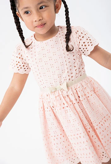 Batistkleid bestickt, für Baby-Mädchen in Farbe Rosa
