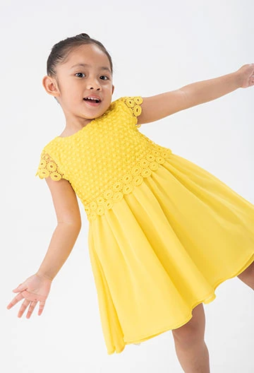 Vestido de guipura combinado de bebé menina em amarelo