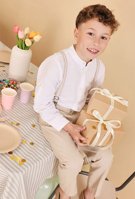 Pantalon en lin pour bébé garçon couleur beige avec bretelles