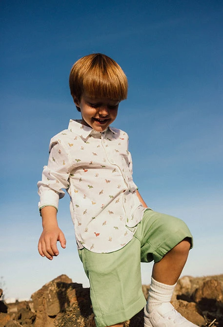 Camicia in popeline per bambini stampata in colore bianco con motivo di dinosauri