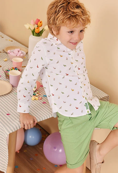 Camisa de popelina de bebé estampada em branco com motivo de dinossauros