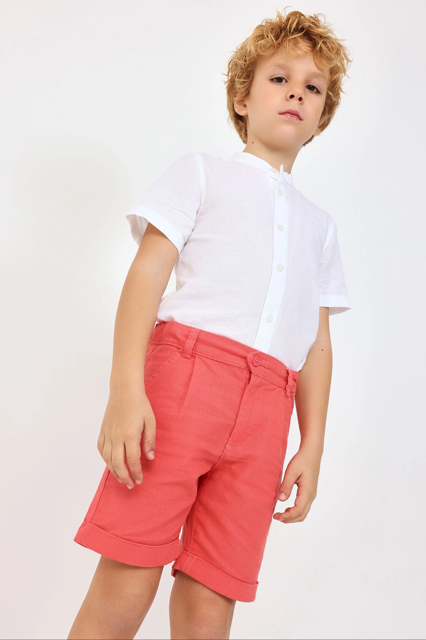 que color de camisa combina con un short rojo
