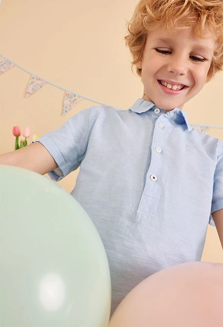 Camisa corta de lino para bebé niño en color azul