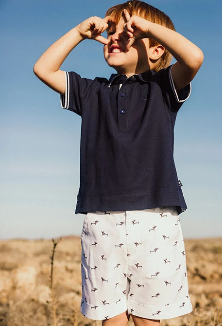 Bermudas oxford para bebé menino em cor branca com estampa de animaizinhos