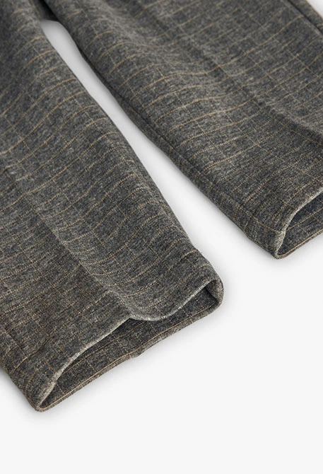 Pantaloni bambino a quadri in maglia grigio scuro