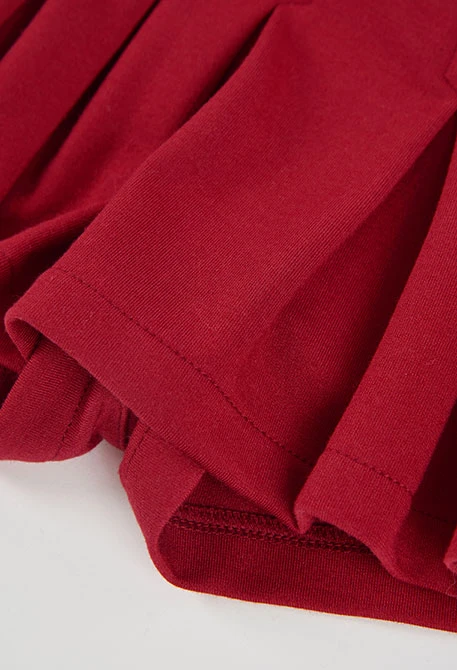 Red knitted skort with pleats